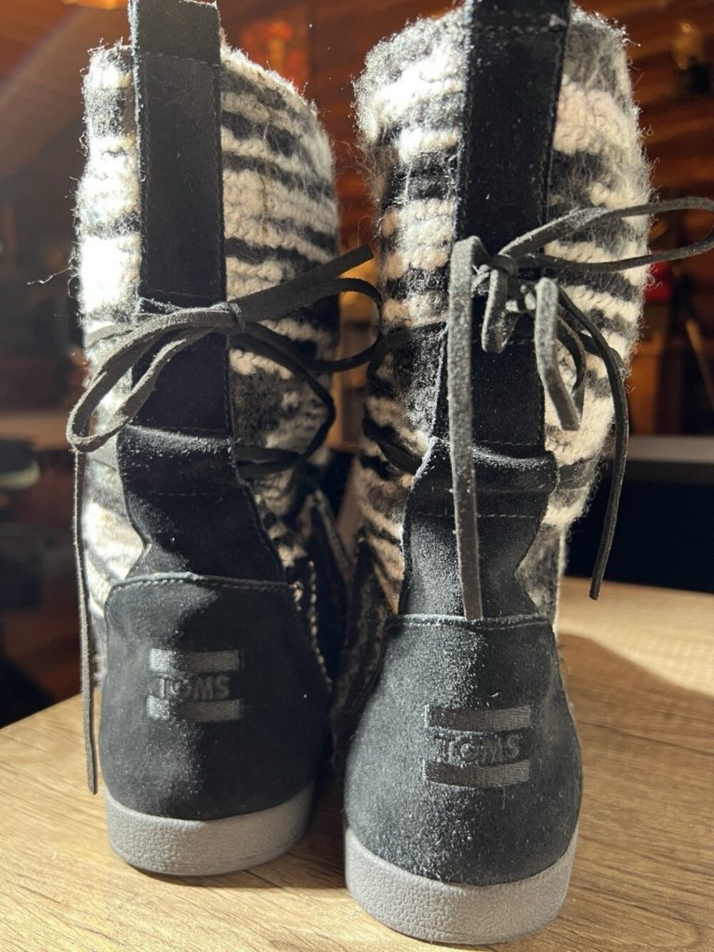 TOMS Nepal Women’s Size 10 Black White Gray Knit Moccasin Wrap Boots - Picture 6 of 9